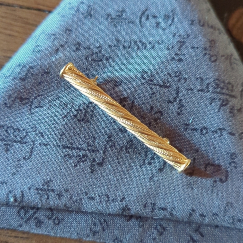 Like New Trifari Twisted Bar Pin/Brooch. Gold tone.